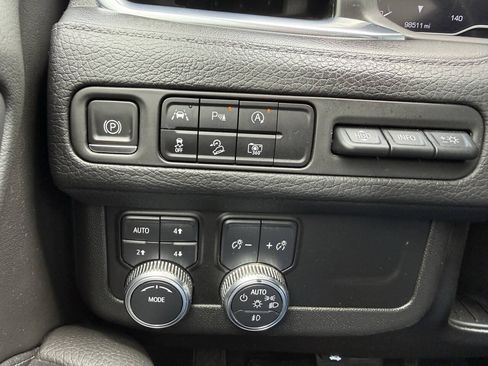 Used 2023 GMC Yukon Denali AWD/4WD image 26
