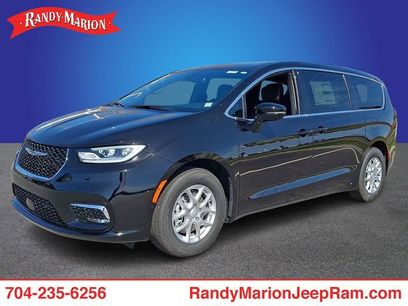 New 2026 Chrysler Pacifica Select
