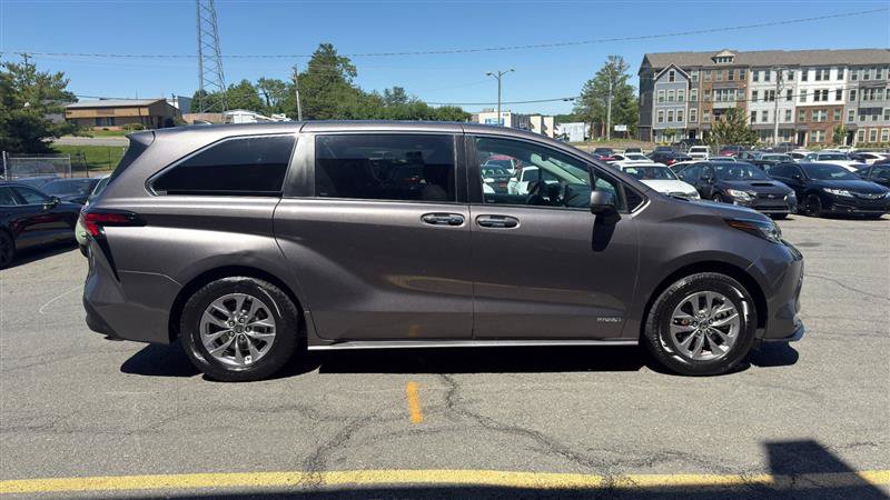 Used 2021 Toyota Sienna XLE AWD/4WD image 13