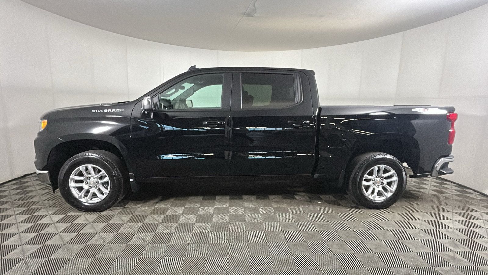 Used 2025 Chevrolet Silverado 1500 LT w/ Safety Package AWD/4WD image 7