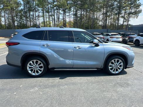 Used 2022 Toyota Highlander Limited image 5