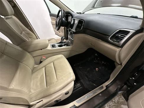 Used 2019 Jeep Grand Cherokee Limited image 21