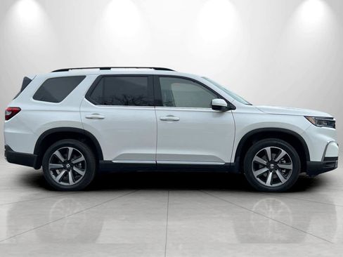 New 2025 Honda Pilot Touring image 8