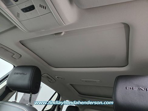Used 2021 GMC Acadia Denali w/ Denali Ultimate Package AWD/4WD image 13