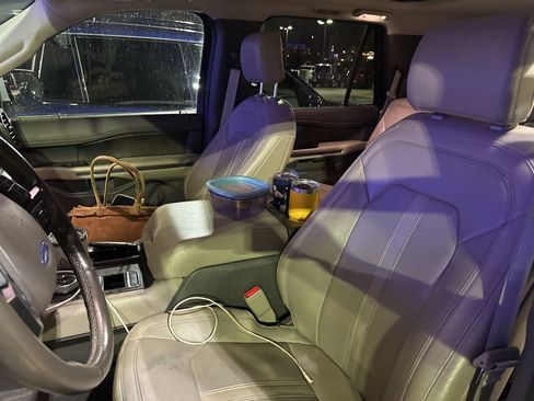 Used 2019 Ford Expedition Limited w/ Equipment Group 302A image 8