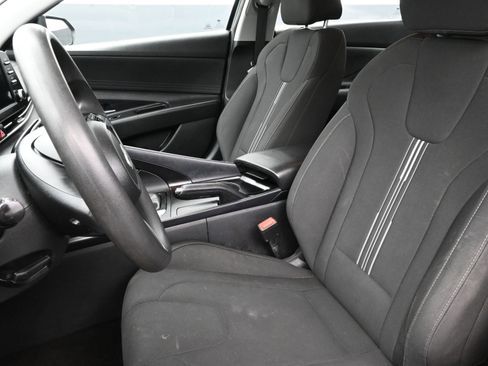 Used 2023 Hyundai Elantra SEL image 11
