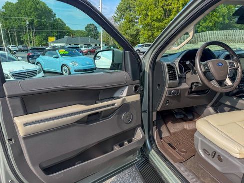 Used 2019 Ford Expedition XLT w/ Equipment Group 201A RWD image 16