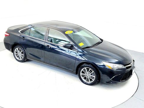 Certified 2017 Toyota Camry SE image 19