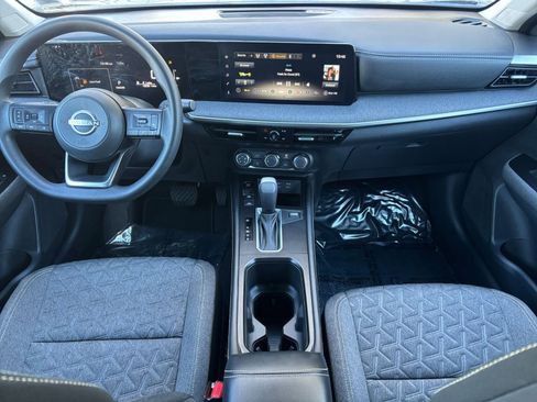 Used 2025 Nissan Kicks SV image 29