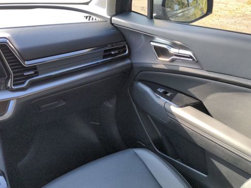 Used 2023 Kia Sportage SX image 16