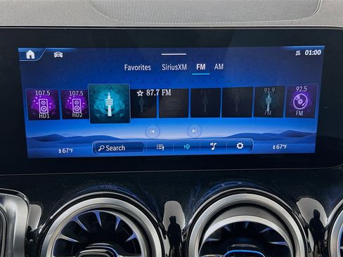 Used 2025 Mercedes-Benz GLB 250 image 21