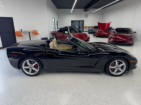 Used 2006 Chevrolet Corvette Convertible w/ Preferred Equipment Group RWD image 18