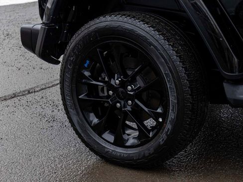 Used 2023 Jeep Wrangler Unlimited Sahara w/ Cold Weather Group image 10