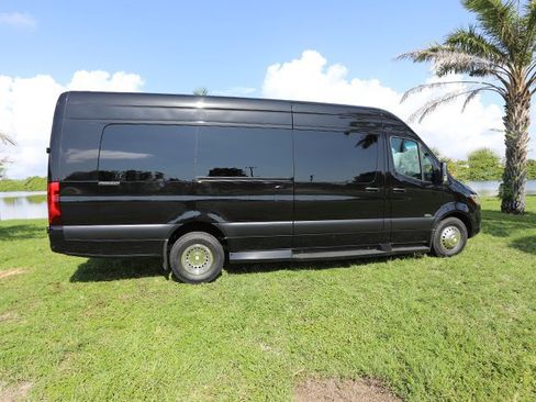 Used 2024 Mercedes-Benz Sprinter 3500 image 5