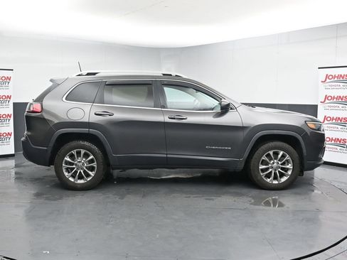 Used 2019 Jeep Cherokee Latitude Plus w/ Comfort/Convenience Group AWD/4WD image 9