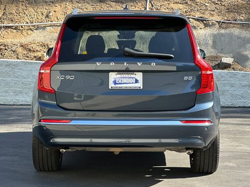 Certified 2025 Volvo XC90 B5 Core AWD/4WD image 5