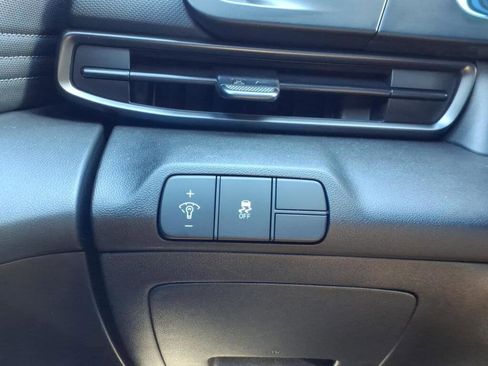 Certified 2025 Hyundai Elantra Sport image 17