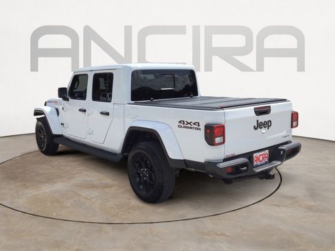 Used 2024 Jeep Gladiator Mojave AWD/4WD image 7