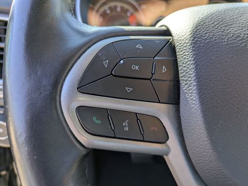 Used 2019 Jeep Cherokee Limited FWD image 16