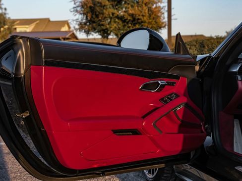 Used 2015 Porsche 911 Turbo S image 39