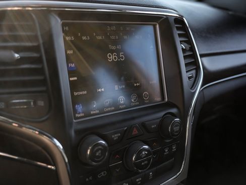 Used 2015 Jeep Grand Cherokee Limited w/ Luxury Group II image 26