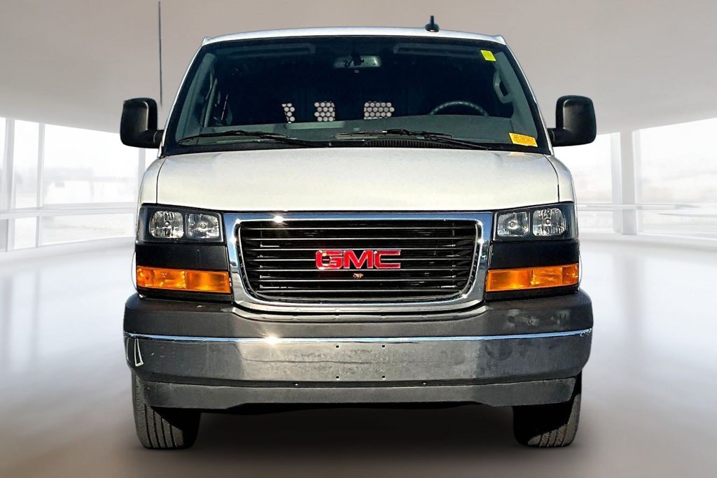 Used 2025 GMC Savana 2500 w/ Driver Convenience Package RWD image 2