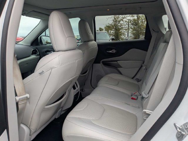 Used 2020 Jeep Cherokee Limited w/ Technology Group AWD/4WD image 15
