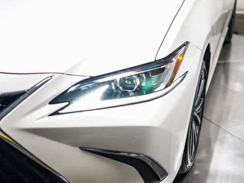 Used 2024 Lexus ES 350 w/ Premium Package image 7