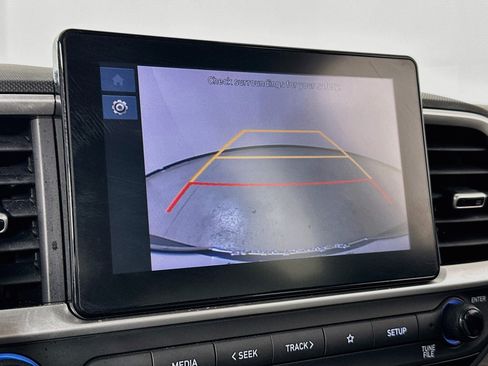 Used 2023 Hyundai Venue SEL FWD image 13