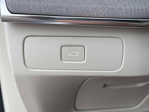New 2026 Volvo XC90 B6 Ultra image 32