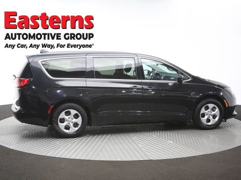 Used 2017 Chrysler Pacifica LX w/ Tire & Wheel Group FWD image 42