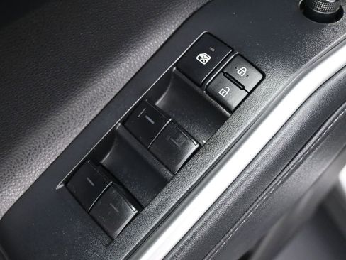 Used 2022 Toyota Highlander XLE image 4