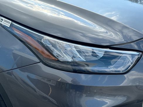 Used 2020 Toyota Highlander XLE image 36