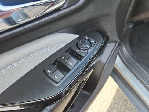Used 2025 Chevrolet Trax LT FWD image 11