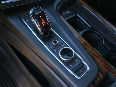 Used 2022 Cadillac Escalade Premium Luxury image 21