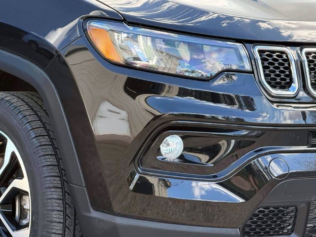 Used 2023 Jeep Compass Limited AWD/4WD image 10