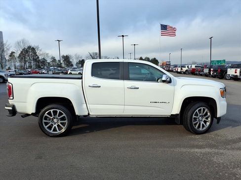Used 2022 GMC Canyon Denali image 2