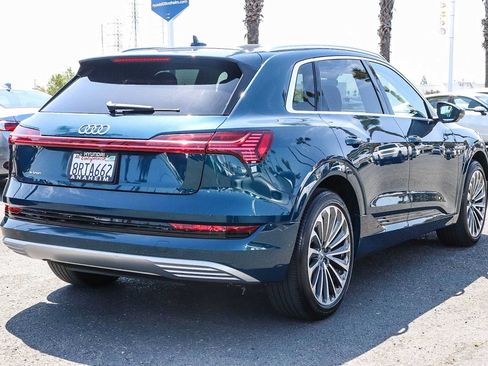Used 2019 Audi e-tron Prestige w/ Prestige Package AWD/4WD image 7