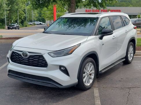 Used 2023 Toyota Highlander XLE FWD image 10