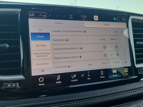 New 2027 Chrysler Pacifica Limited w/ Family Tech Group AWD/4WD image 26