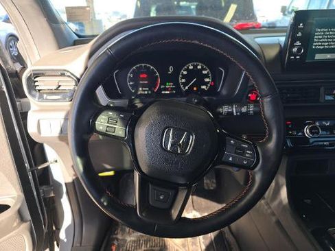 Used 2023 Honda Pilot TrailSport image 8