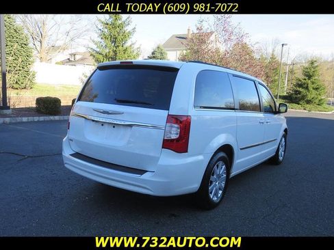 Used 2014 Chrysler Town & Country Touring FWD image 12