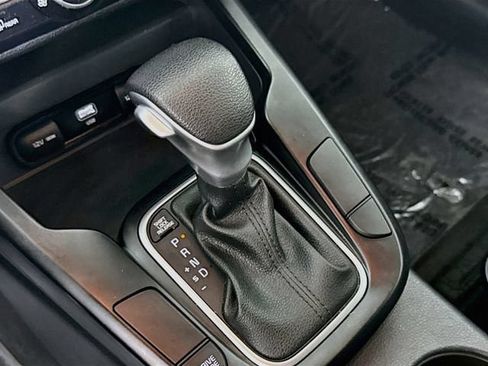 Used 2025 Kia Soul LX w/ LX Technology Package FWD image 16