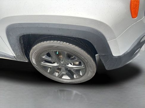 Used 2018 Jeep Renegade Altitude image 12