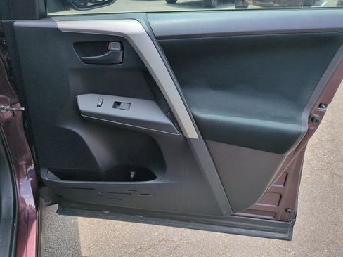 Used 2016 Toyota RAV4 LE FWD image 30