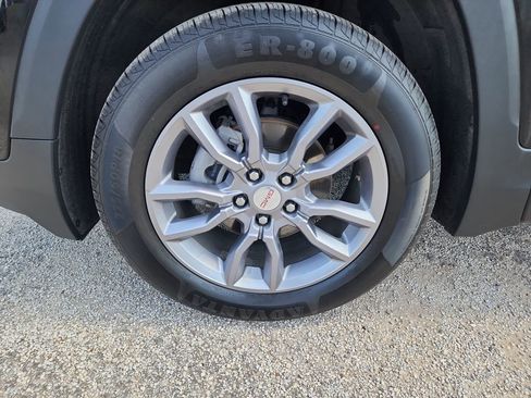 Used 2024 GMC Terrain SLT image 11