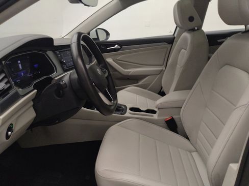 Used 2023 Volkswagen Jetta SE w/ Panoramic Sunroof Package FWD image 17