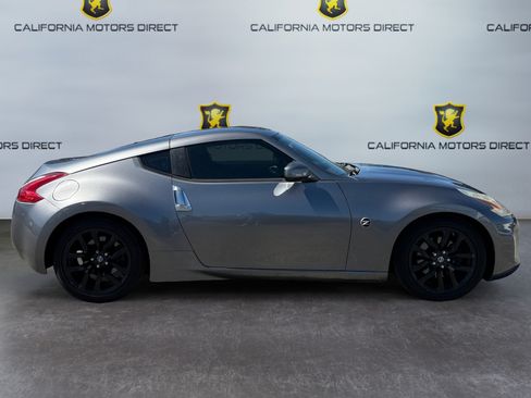 Used 2017 Nissan 370Z Coupe RWD image 6