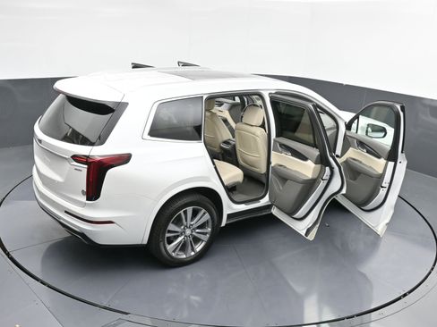 Used 2023 Cadillac XT6 Premium Luxury image 51