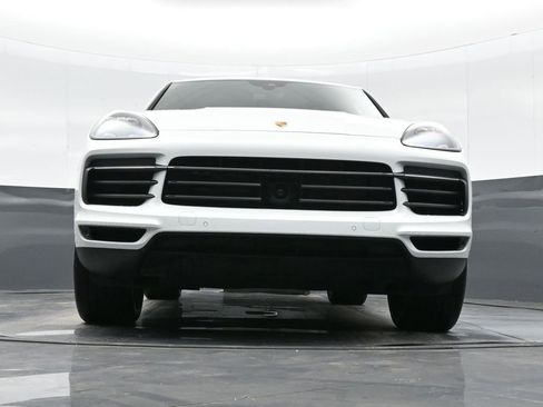 Certified 2023 Porsche Cayenne Platinum Edition image 41